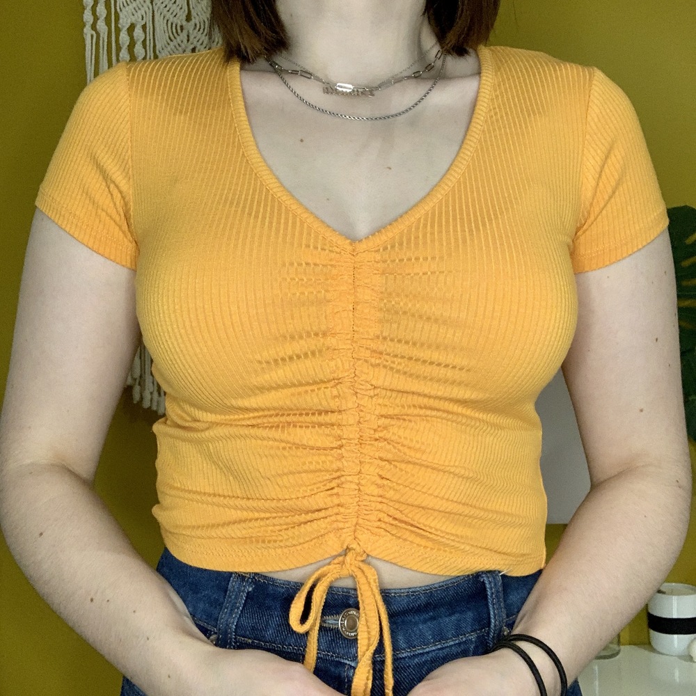 YELLOW V RUCHED TEE